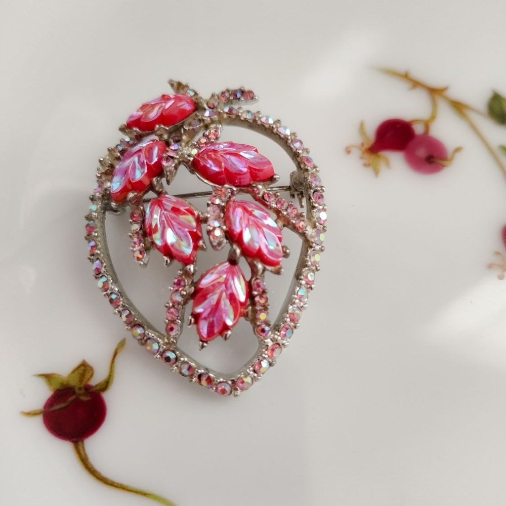 Vintage Leaf Shaped Cottage Core Garden Girl Brooche